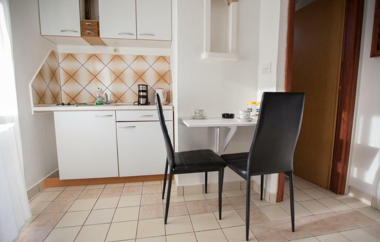 Studio Apartment By The Sea シベニク エクステリア 写真